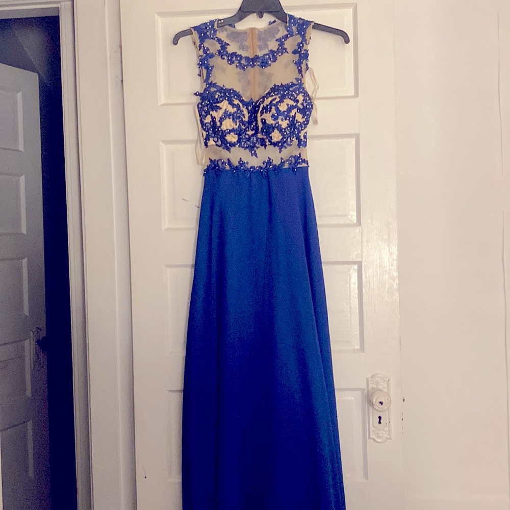 Worn only once but doesn’t fit current owner anymore.
